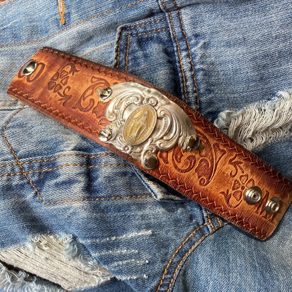 Leather cuff, adjustable - Picture 4 of 10